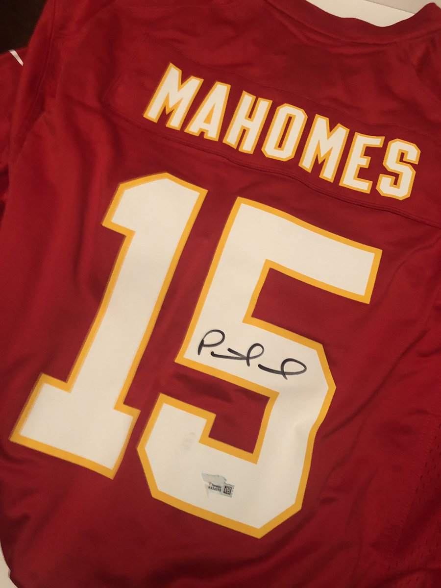 Won this amazing <a href="/PatrickMahomes/">Patrick Mahomes II</a> signed jersey tonight at a charity dinner! Raised lots of money for an amazing cause! #MVP #PascalesPals! #Goingonmywall