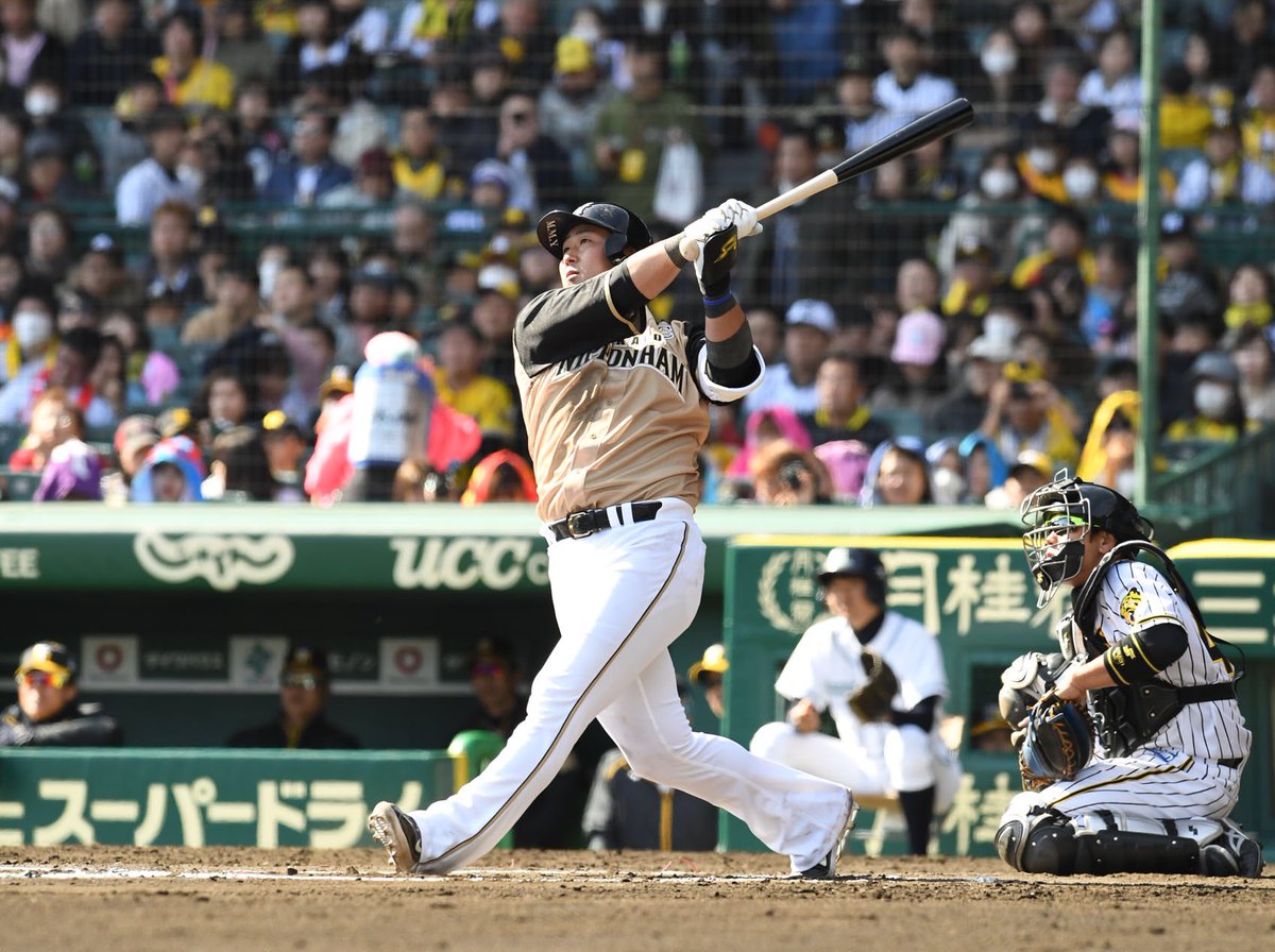 FightersPR's tweet photo. 一軍に復帰早々のホームラン！！

#lovefighters #飛び出せ新時代 #甲子園 https://t.co/zgM4JpUMZw