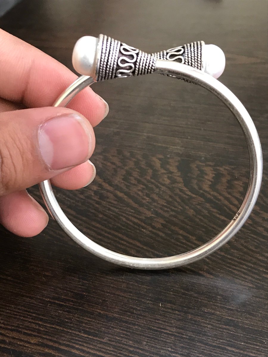 hkjweddingring's tweet photo. Expand your jewelry collection with this beautiful designer modern pearl bangle. This bangle is both posh and pocket-friendly.#pearljewelry #pearlbracelet #pearlbangle #silverhandicraft #indiancraft #silverjewelry #925silver #blacksilver #hkjeweller https://t.co/VgkuPefOlG