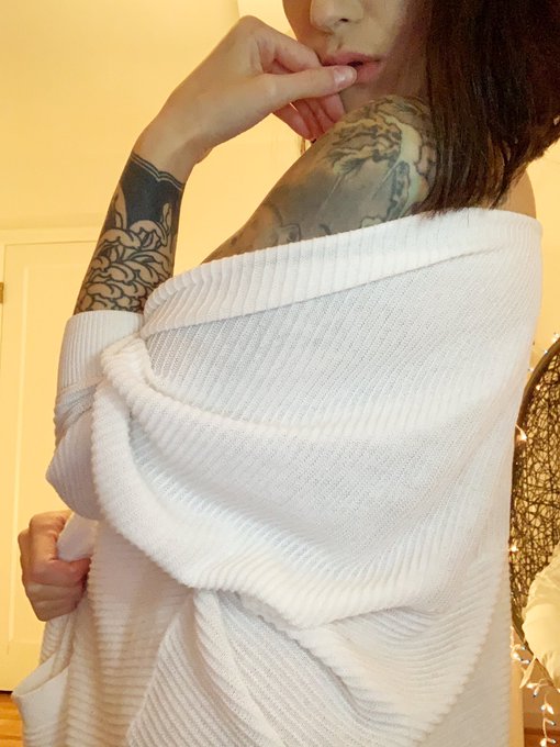 Surprise! I&rsquo;m on. https://t.co/qN29WBlU1t https://t.co/GlKqZwbU9z