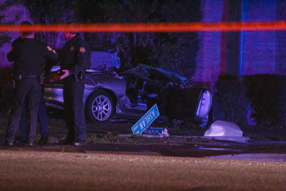 GonzalesBVB97's tweet photo. Car Crash on the corner of Ashlan &amp; Bond around 8 pm. https://t.co/Ec2nFTg2aO