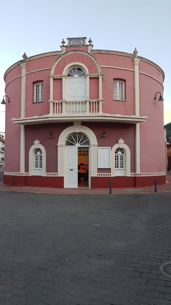 NEUDC_RNE's tweet photo. Buenos días escuchantes!! Con qué tiempo habeis amanecido? Hoy emitimos desde este Teatro municipal de la Puerta de Segura construido en 1928. ¡No os lo perdáis! https://t.co/etfcADx1Em