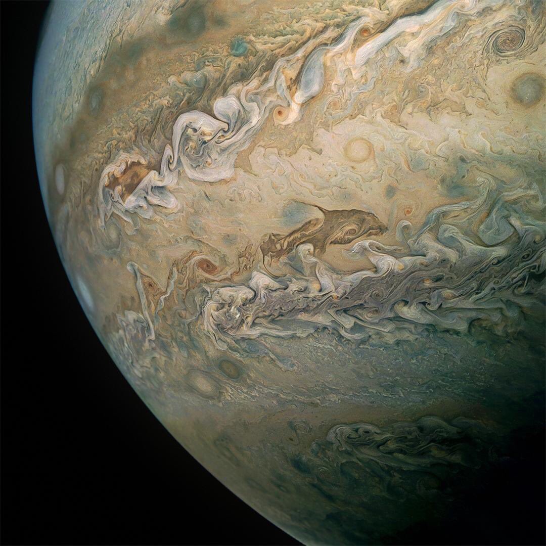 estelsiplanetes's tweet photo. El dofí de Júpiter.
Fotografiat pet @NASAJuno https://t.co/cHP6KQfFwL