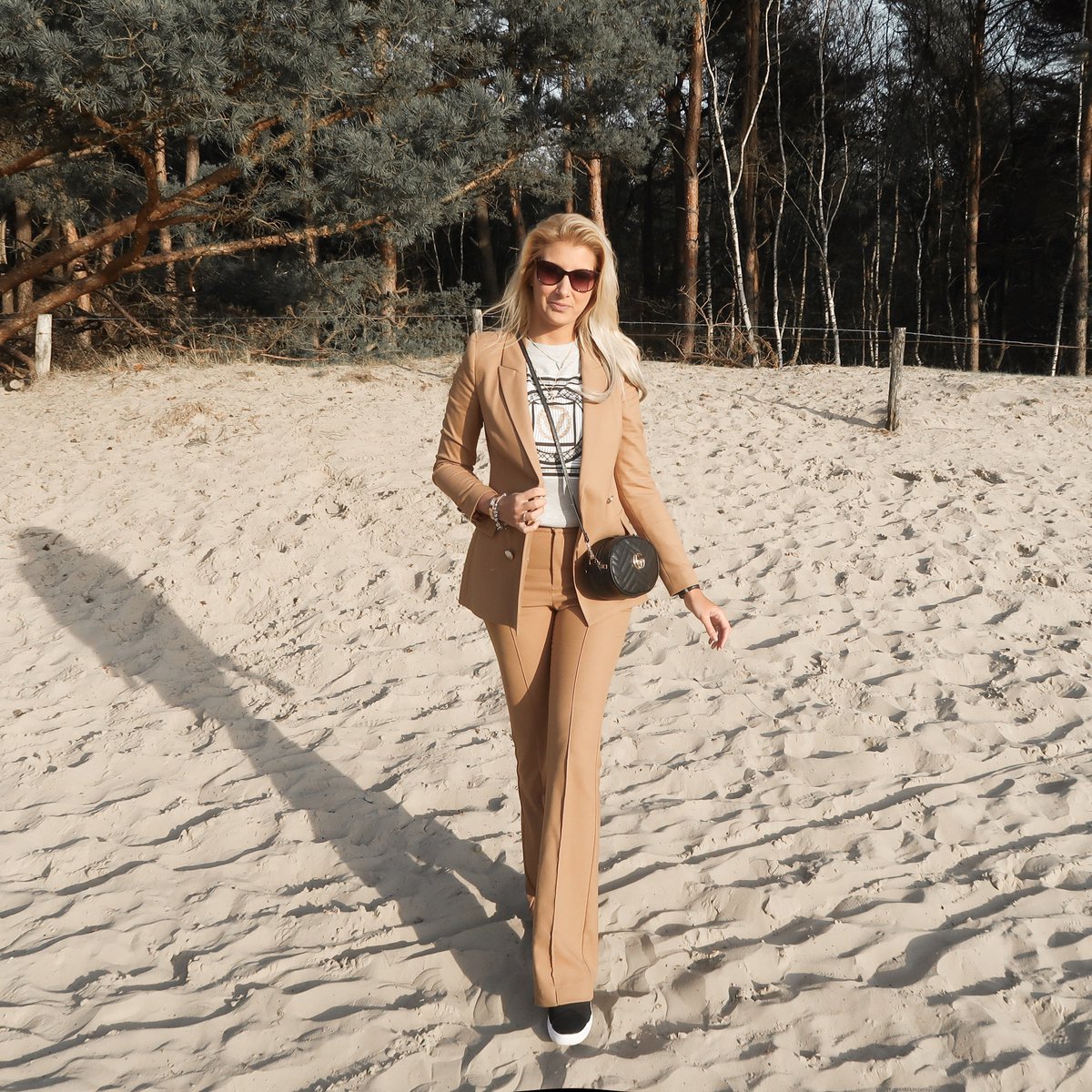 missmilano's tweet photo. ᴡᴀʟᴋɪɴɢ ɪɴᴛᴏ ᴛʜᴇ ᴡᴇᴇᴋᴇɴᴅ ʟɪᴋᴇ... 🤩 #happylife #weekendlover #ootd #outfitinspiration #myJVlook #JOSHV #gucci #guccibag #sunshineonmymind #stylegram #petitejoys #momentsofchic #saturdayvibes https://t.co/DoZx2deXFA