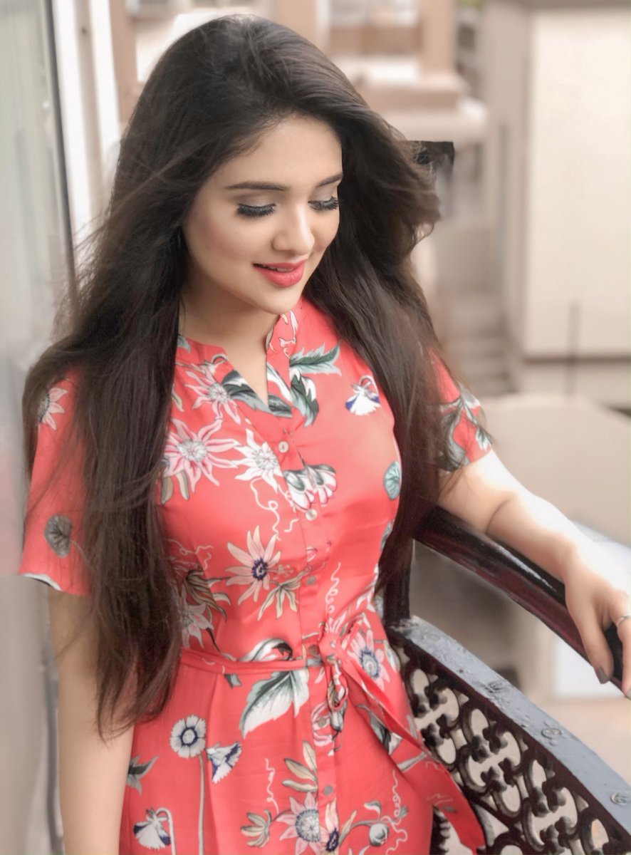 SillyPeopleCo's tweet photo. The ultimate floral dress that is suitable for any occasion! Make it yours at : https://t.co/EMSJclm62E
#normalisboring #florals #outfitoftheday #ootd #springsummer2019 #lookbook #looks #styleinspo #fashiongram #shoppingspree #floraldress #dressy #ruffles #pinkaesthetic #outfits https://t.co/CfrkbefPMp