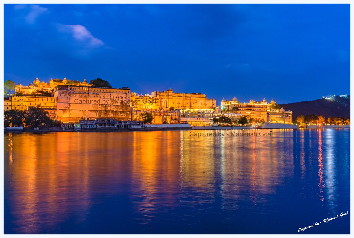 MyBioscope's tweet photo. #Udaipur's City Palace Complex (located on the banks of #LakePichola) glittering during the blue-hour. Shot from Ambrai Ghat.
Feb, 2019.

Instagram: maneeshgoal

@my_rajasthan #Rajasthan #Mewar #IncredibleIndia #landscapephotography #bluehour #architecturephotography #heritage https://t.co/bGol8pRz2y
