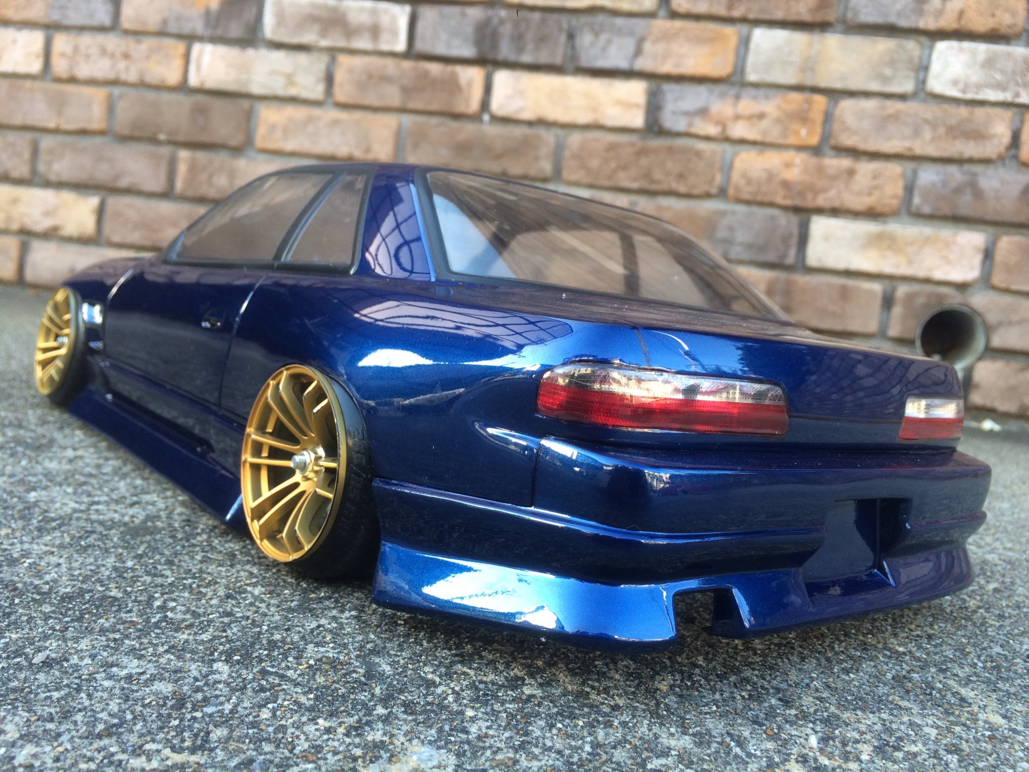 2駆ドリやろう 前回5なのにまちがえた 改めて6 つくれるのか とノリと勢いで作られたr35 ベースはタミヤでフェンダーは当初でたばかりの鉄人ボディから 嫁ぎ先で鉄人の社長に見られたらしい ﾟdﾟ T Co Wy1k6ybane Twitter