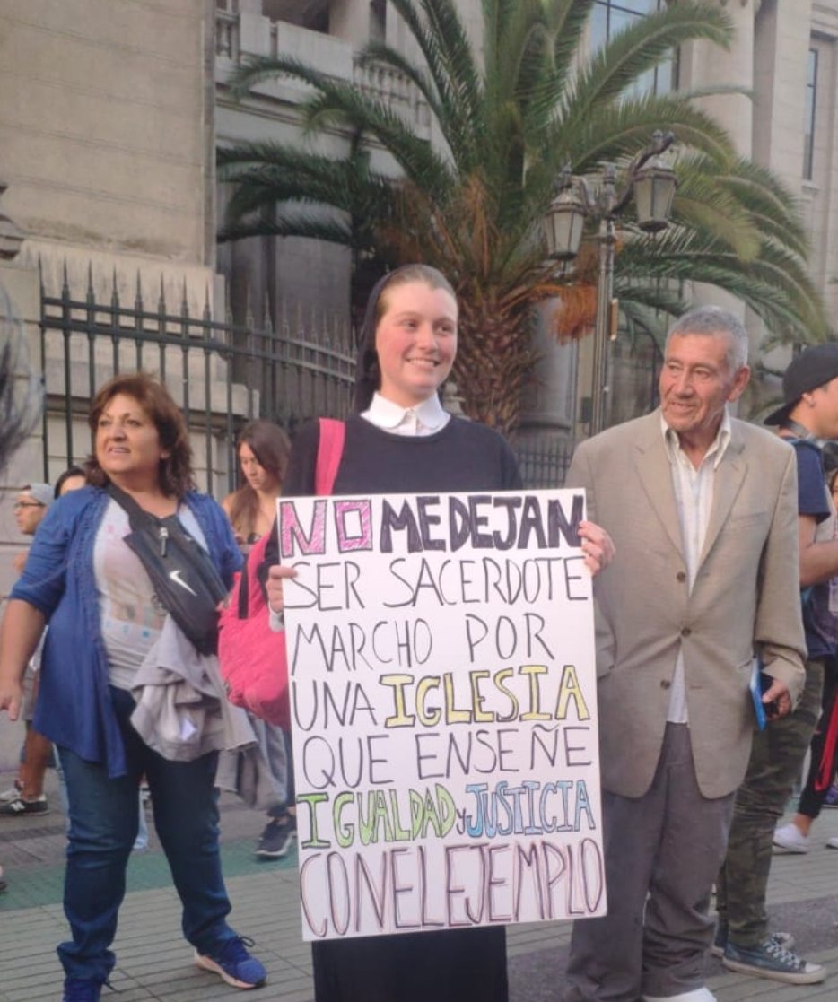 SamDelRioFelix's tweet photo. La imagen del día....

"No me dejan ser sacerdote": monja sorprende con su cartel en marcha #8demarzo https://t.co/rl6UKj7toE