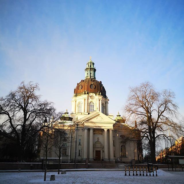 CourtnieEvents's tweet photo. Blue skies and sunshine. 
#stockholm #sweden #odenplan #wintermornings #sunshine #saturdaymorning #itscoldoutside
#courtnieevents https://t.co/hTYf54edGW https://t.co/5pKNAyQxEj