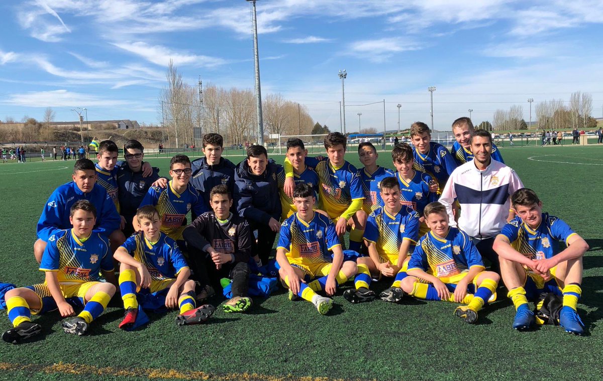 VadillosCF's tweet photo. 💛Cadete💙 #Jose #Jorge #Casín #Dani #Diego #Juan #Collado #Javi #Aimar #Guille #Álex #Abraham #AlejandroG #Manu #Núñez #Luis #Rubén #Torres #Vargas #Oli #Alberto #Jorge https://t.co/PS9bAnoWLA