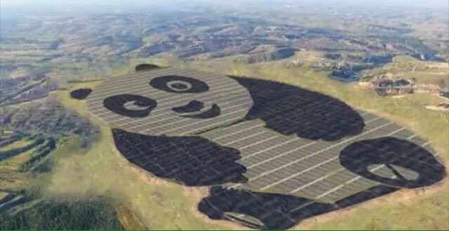 Bonifacioamigo's tweet photo. "El gobierno chino está invirtiendo a un ritmo vertiginoso en energía eólica y muy especialmente en solar. ¿Pero d qué modo contarle al mundo q el futuro en China es solar y no térmico? Utilizando la mejor herramienta propagandística d China en el mundo: el panda." @DatoAsombroso https://t.co/6WNr5hWwkJ