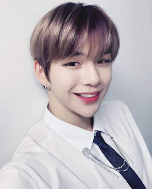 28) 2019 comes. No more W1 but they still have a 4-day final concerts. Daniel opened IG account and break world record as the fastest account to gain 1M followers. I was so happy for him. We've been blessed with gorgeous pics of him and his furry sisters.  #Twoyearswithdaniel