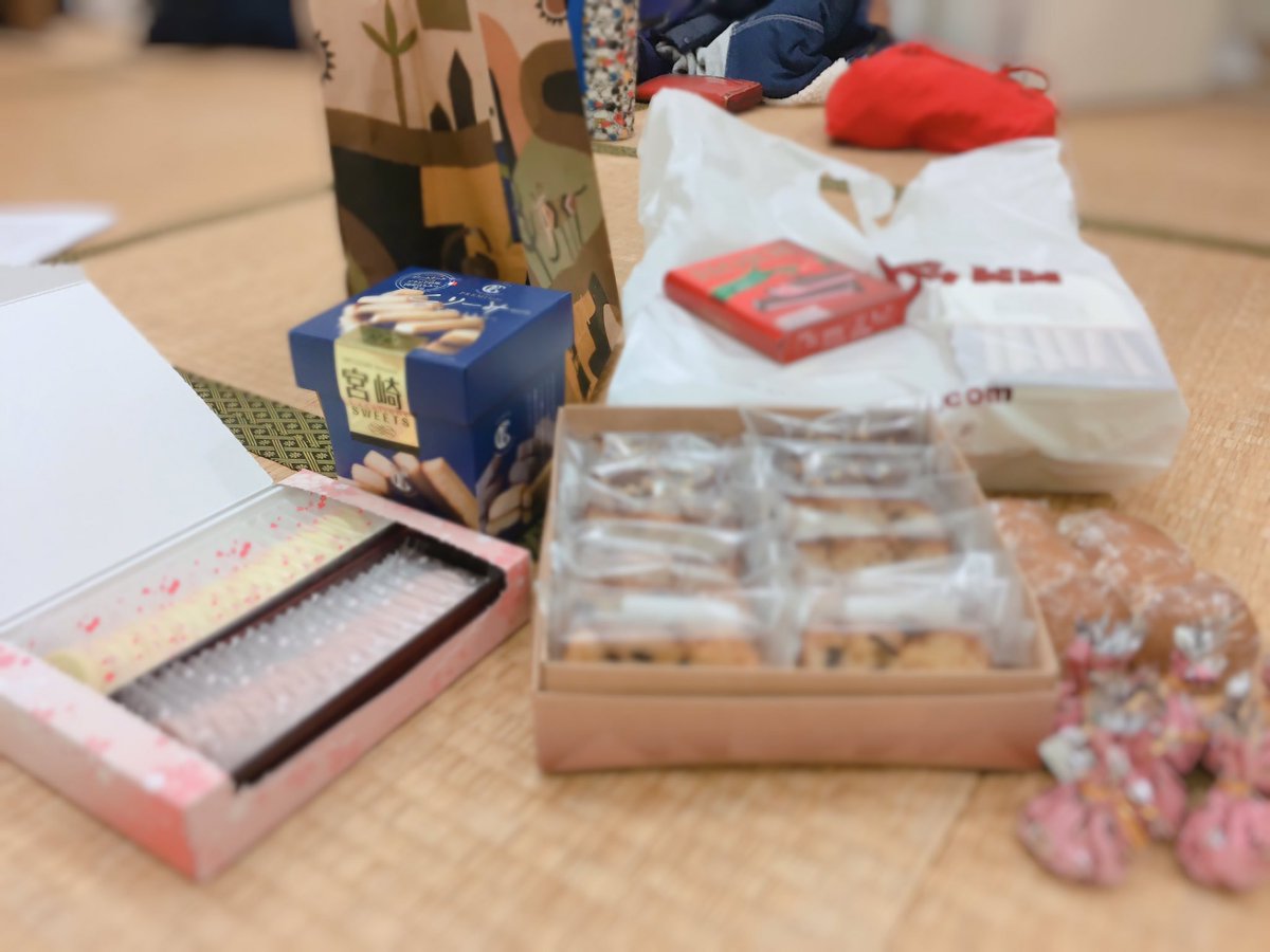 本日の公演、無事終了いたしました！ご来場、誠にありがとうございました😊お花や差し入れもありがとうございました！とっても嬉しいです！
明日の公演は10時30分会場、11時開演になっております。当日券もございますので、ぜひ観に来てください❗️