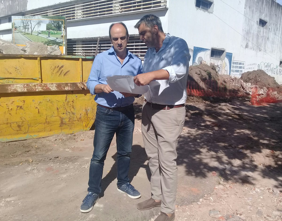 carlospereiraSF's tweet photo. #PlanNorte
@josecorralSF se comprometió a mejorar los accesos a escuelas para que ningún chico se quede sin ir a clases los días de lluvia.
Recorrimos las obras en Barrio Yapeyú para las escuelas Hipólito Yrigoyen y Ceferino Namuncurá.
Porque La Educación es lo más importante. https://t.co/7QnDZ7dl4G