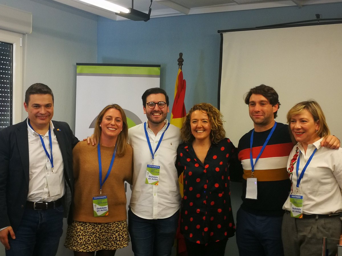 TereMalladaPP's tweet photo. Mi enhorabuena a @SergioFrn por haber logrado la presidencia de @NNGG_Aviles. Estoy convencida de que su trabajo será decisivo para que @EsLlamazares logre los mejores resultados el próximo #26M. Mi agradecimiento a @ReyesHurle por su compromiso, sus ganas y su esfuerzo. 💪 https://t.co/uUgOMYi0Gw