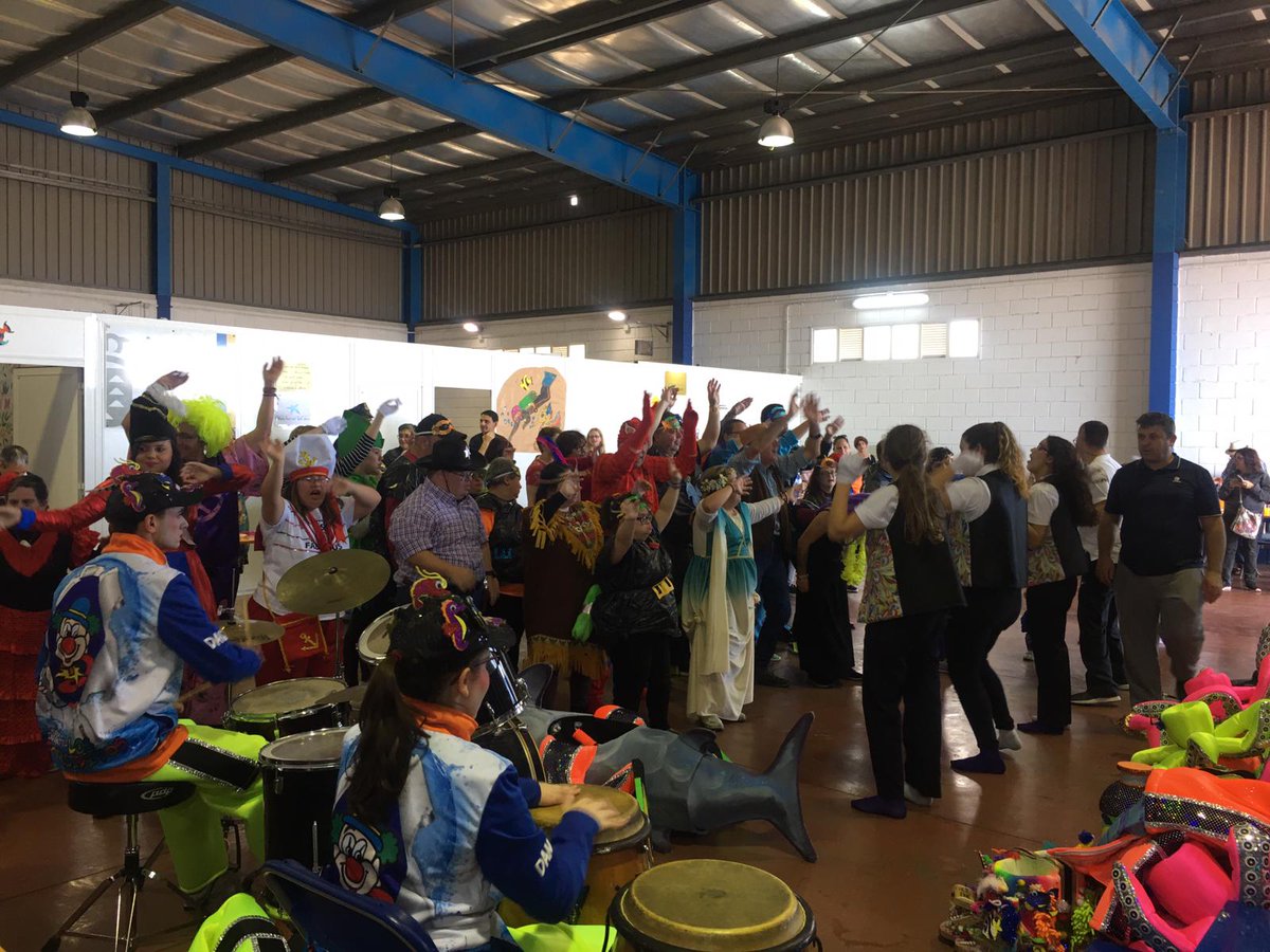 J_D_Regalado's tweet photo. #Prominsur celebró un año más su fiesta de #Carnavales y estuvimos acompañándoles. Magia, ilusión y corazón fueron los protagonistas del encuentro donde colaboraron muchas personas y colectivos. Felicidades. https://t.co/a6u7CXhoz0