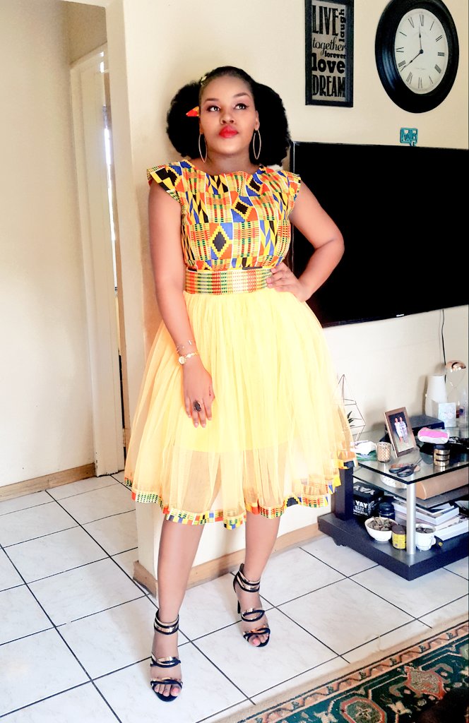 AneleTee's tweet photo. I am my ancestors wildest dream.😊

A Swazi Princess in original Kente fabric. Super casj last weekend MCing my friend's traditional wedding.🎤

To live long enough to do (and get paid for) what you truly love is a dream come true.❤🌸

#HostWithTheMost #SwaziButter #Eswatini #MC https://t.co/zhY3BWJp24