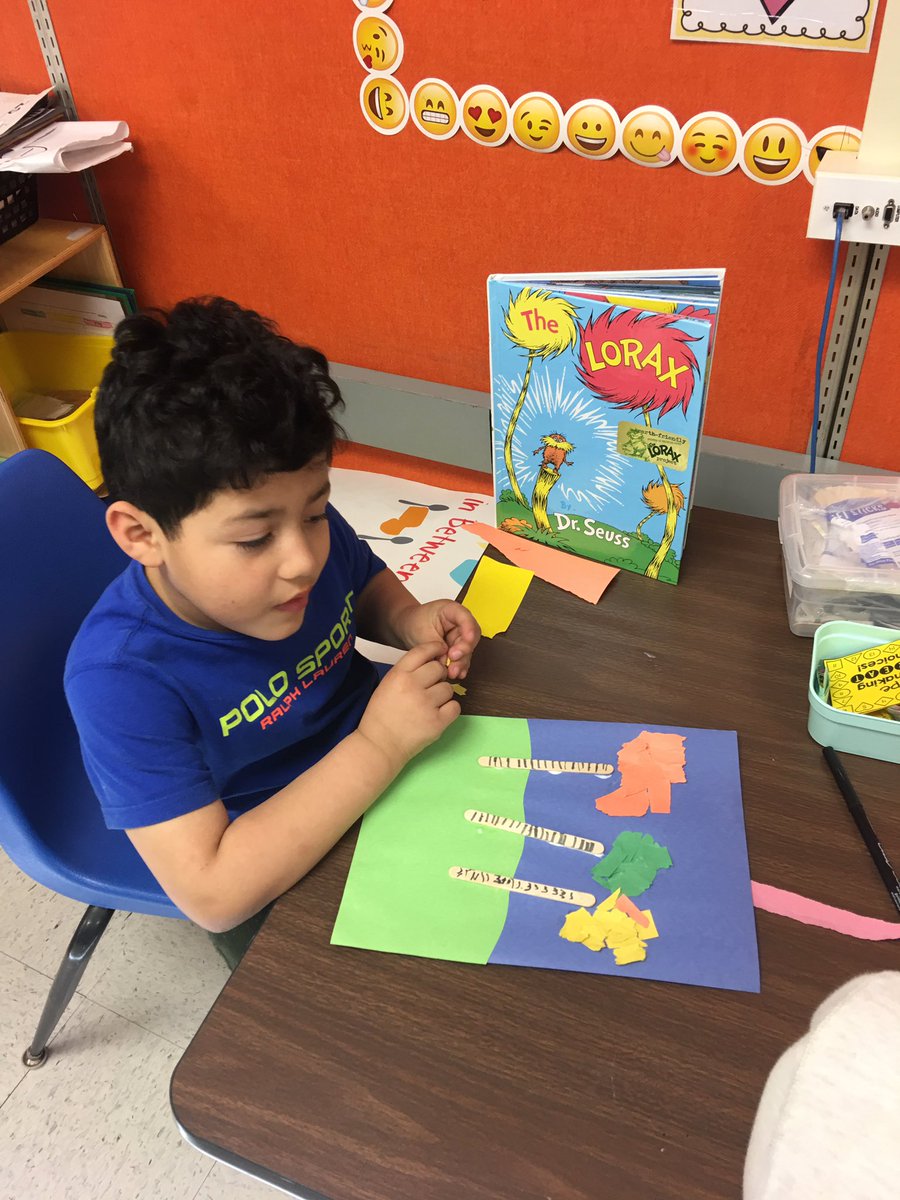 Mrs_Neal_ELL's tweet photo. My EL kiddos had so much fun listening to different Dr. Seuss books and activities. @JenniferConn08 @BelindaS30 #HornetsDeserveIt19 #ELkinder https://t.co/pelnEKqqqE