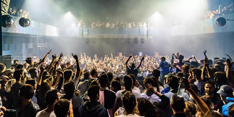 warehousenantes's tweet image. PARADISE... TONIGHT !

La scène du Warehouse comme on ne l'aura jamais vu depuis son ouverture en septembre 2017.

La PARADISE, c'est un show light exceptionnel assuré chaque année par @SimonBoisson qui est aussi responsable technique du Warehouse ⭐

🎫 warehouse-nantes.fr/event/paradise…