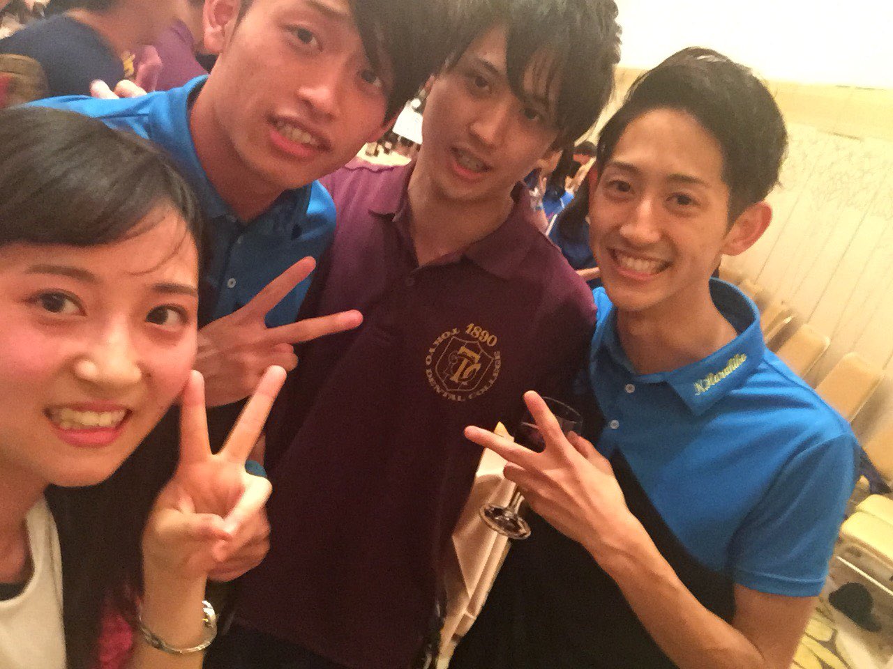 九州歯科大学 ダンスサークル Oil Red 2年会計赤木 身長150センチ靴22センチ 潜むgカップ そんな巨乳持ち合わせているのだが男達は全くそれを信じない 後ろの三人も知らずにホイホイ写真を撮っている 次の学祭でお披露目になるのだろうか 揺れる胸期待し