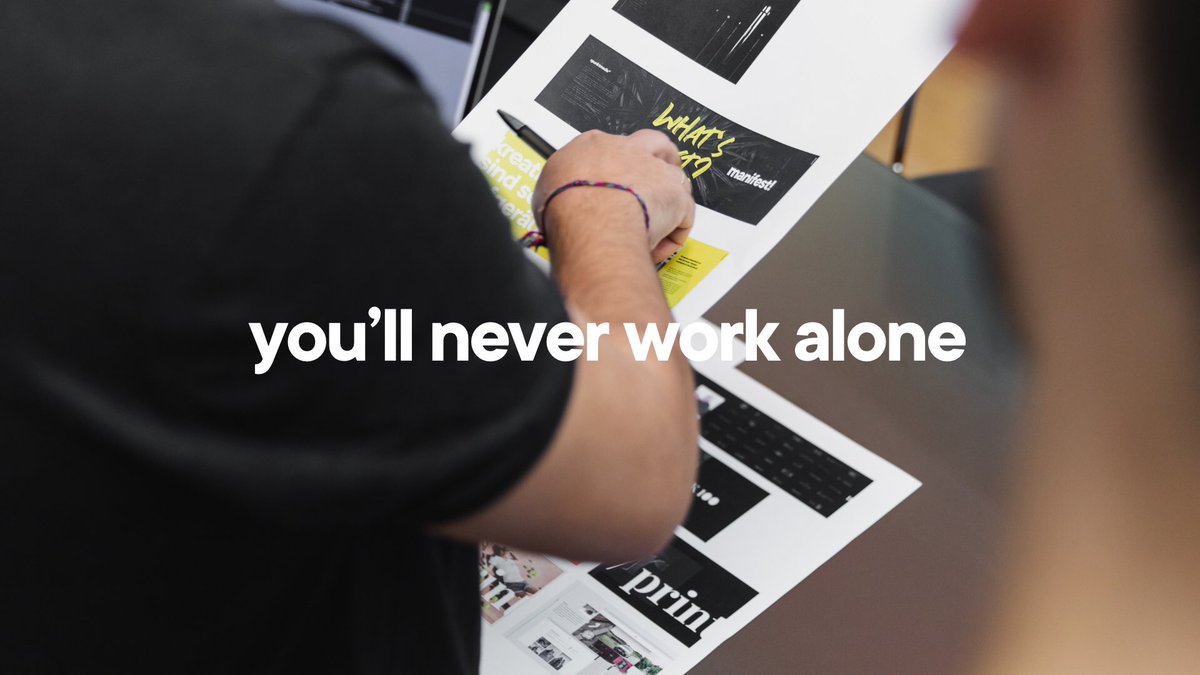 🏴 mottoWir verschwenden eure Zeit sinnvoll. Versprochen. rpunkt ist gut gelaunt, jung, bärtig, tätowiert, trägt Cap und fährt Longboard oder schießt mit NERF-Guns rum. 

Ausgerüstet mit feinsten Technik-Gimmicks und - natürlich - einem obligatorischen Kickertisch! HELL YES!