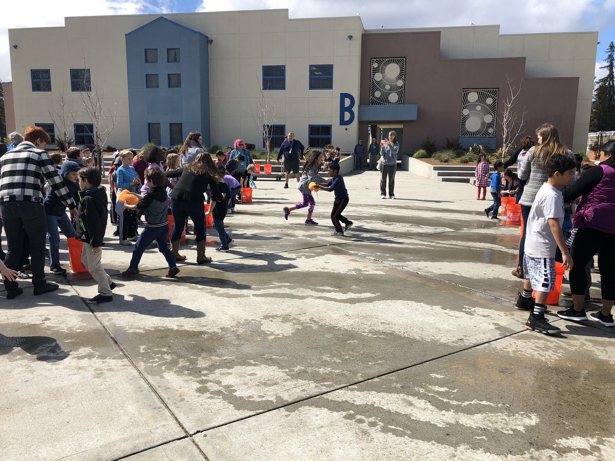 cre8tingart's tweet photo. So much fun today! Student led Fun Friday water race, Mascot pitches, and a 4th graders showing me how to make sense of fractions! @CampbellCSI #cusdrockstars @CSIpto https://t.co/PMws5eF564