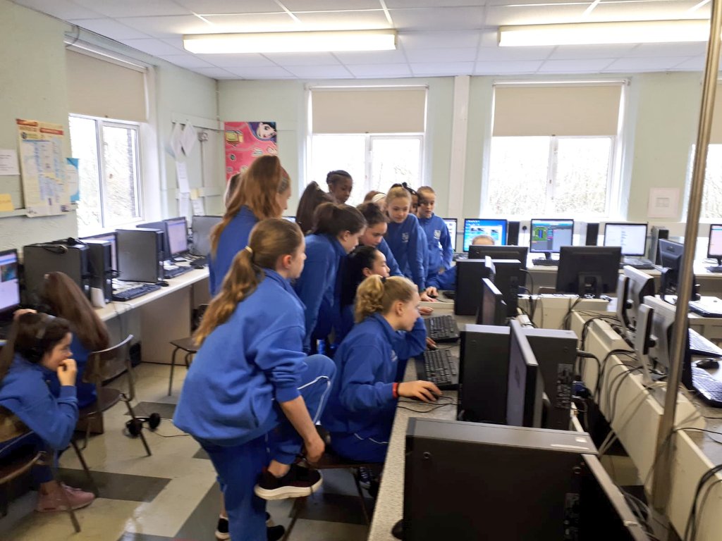 beaumontoffice's tweet photo. Mrs Devine's 6th class Coding Challenge for #EngineersWeek2019 in our computer room this week #GirlsWhoCode #coding @cstai_tweets https://t.co/Lzj8xuix1s