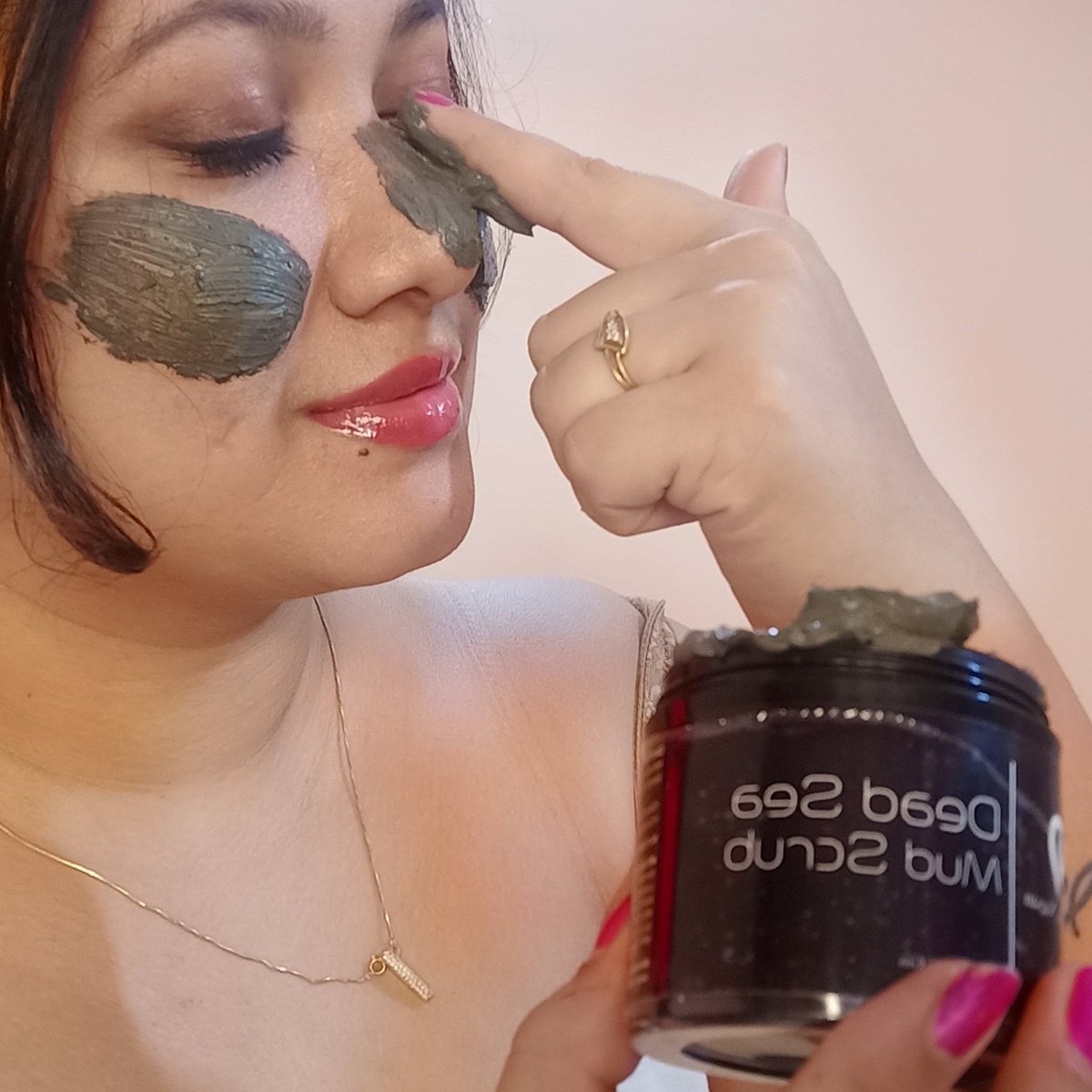 #charcoal
#charcoalscrub
#indianblogger
#skincarereview
#indianblogs
#bloggerswanted
#bloggerstribe 
#LifestyleBlogger
#productreview

Saturday skin cleanse with @tessReviews