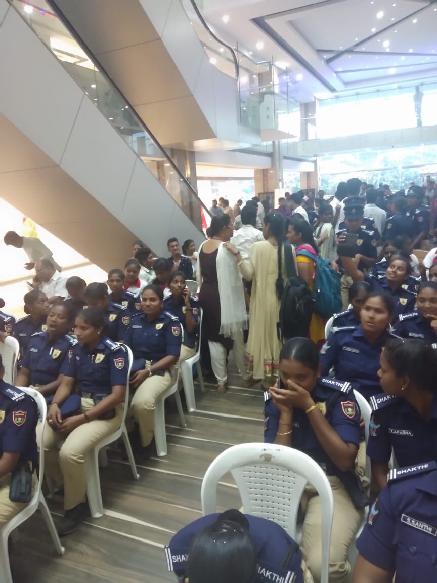 RedFMTelugu's tweet image. Few pics from #SthreeShakthi event yesterday at #Vijayawada on the occasion of #WomensDay thanks to our Chief guest Sri Ch.D.Tirumala Rao, IPS-Commissioner of Police Sree Lakshmi for gracing the event
#WomensDay2019 #IWD2019 #InternationalWomensDay