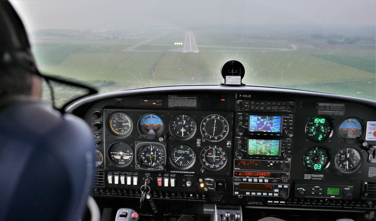 kinovideoprod's tweet photo. On final #WeFlyDiamondAircraft #DA40 #DiamondAircraftFamily https://t.co/ac0AjmveeI