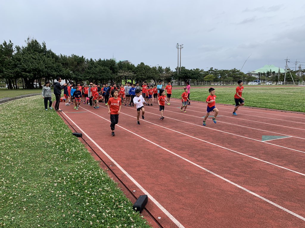 佐藤 政志 On Twitter 沖縄2日目 アスリート工房で陸上教室をやらせていただきました シロツメクサで編んだ花冠をもらった みんな素直でいい子たち アスリート工房 陸上教室 陸上競技