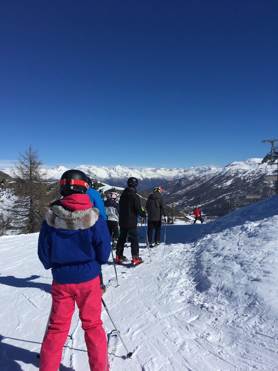 pvs_ski's tweet photo. What are they plotting? 
#cheekygrins #somethingmichevious https://t.co/zicQUYHYE4
