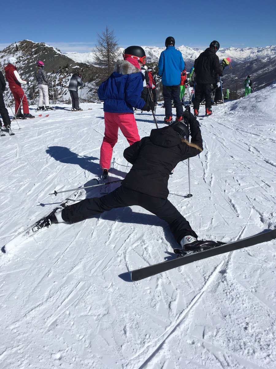 pvs_ski's tweet photo. Oh Mildred...
#splits #goodjobsheisbendy https://t.co/chclWZC0rZ
