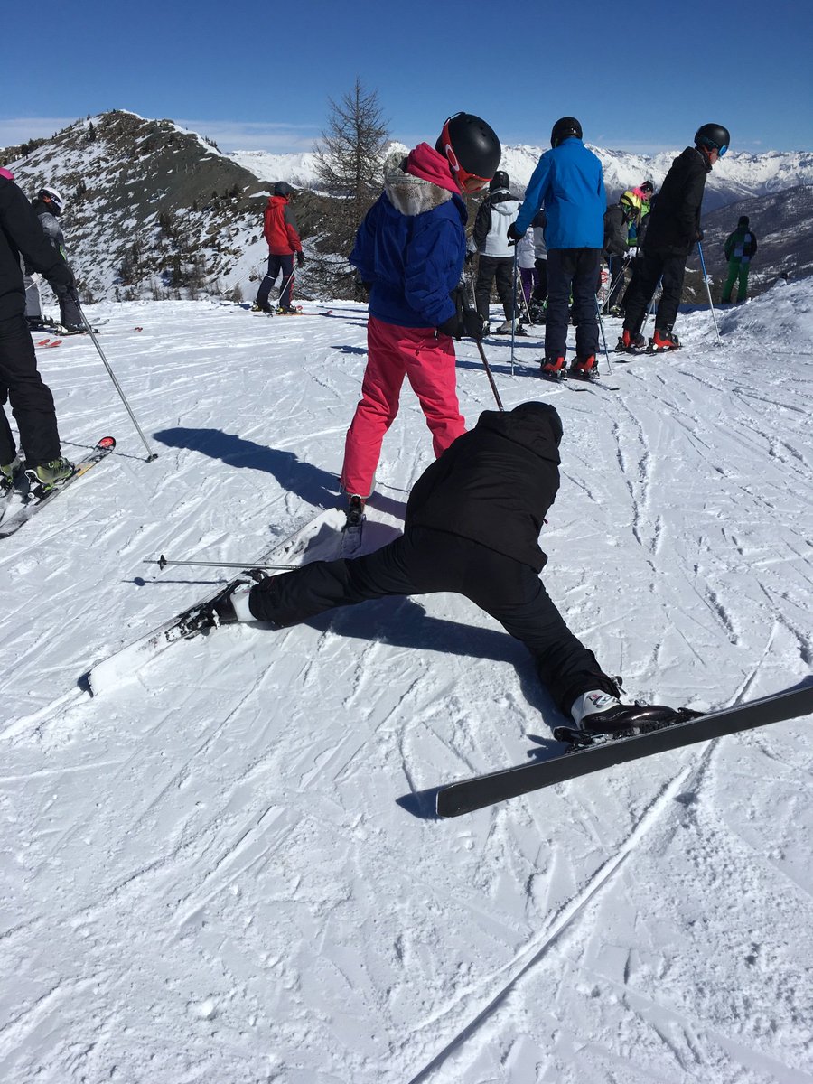 pvs_ski's tweet photo. Oh Mildred...
#splits #goodjobsheisbendy https://t.co/chclWZC0rZ