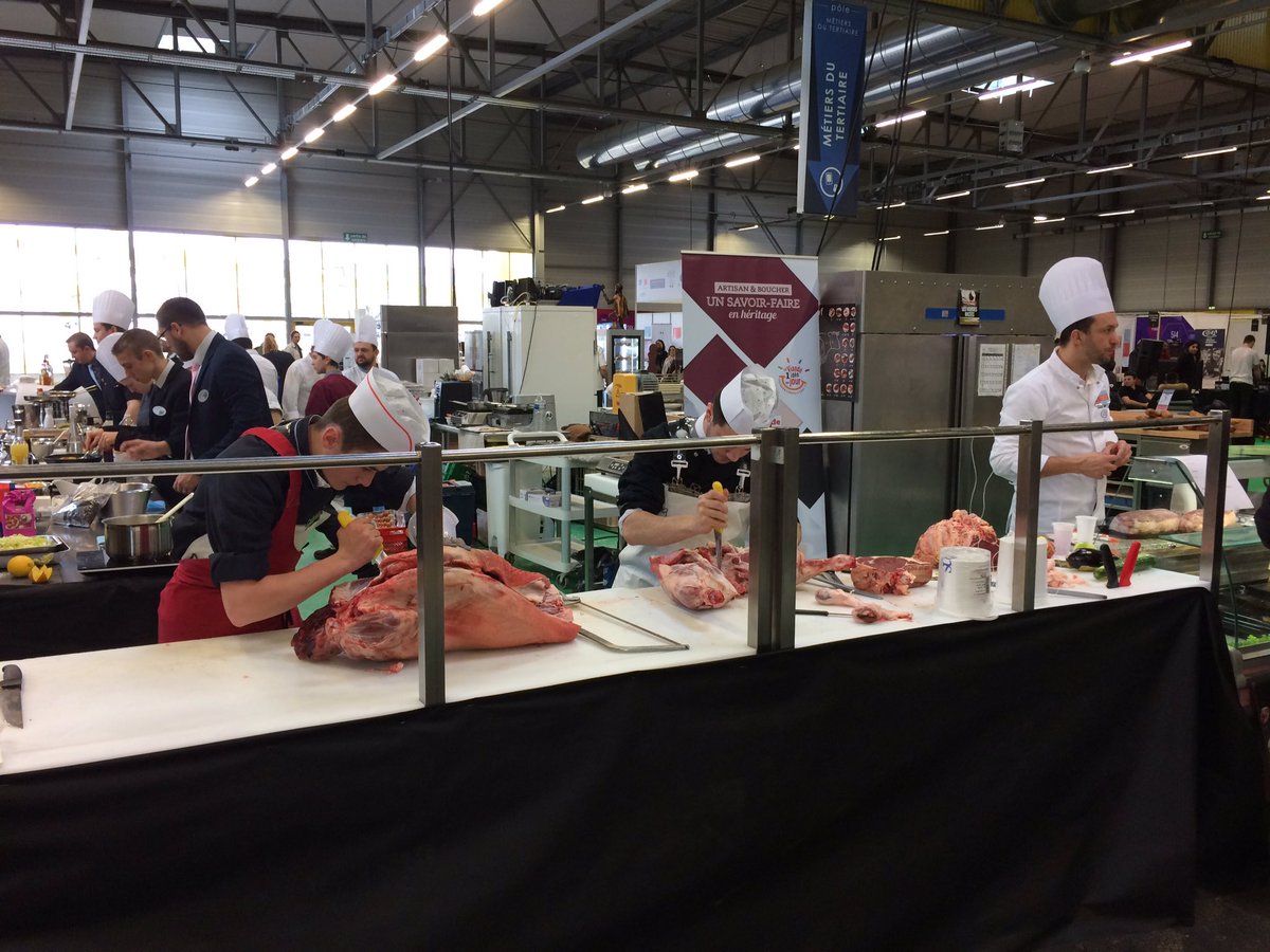 DSAINTPAUL's tweet photo. Venez découvrir les métiers, rencontrer des entreprises qui recrutent dans tous les secteurs en CDI, en CDD, pour la saison...
Au salon de l'apprentissage et de l'emploi à Poitiers avec @poleemploi_NA https://t.co/adOOCNfqFR