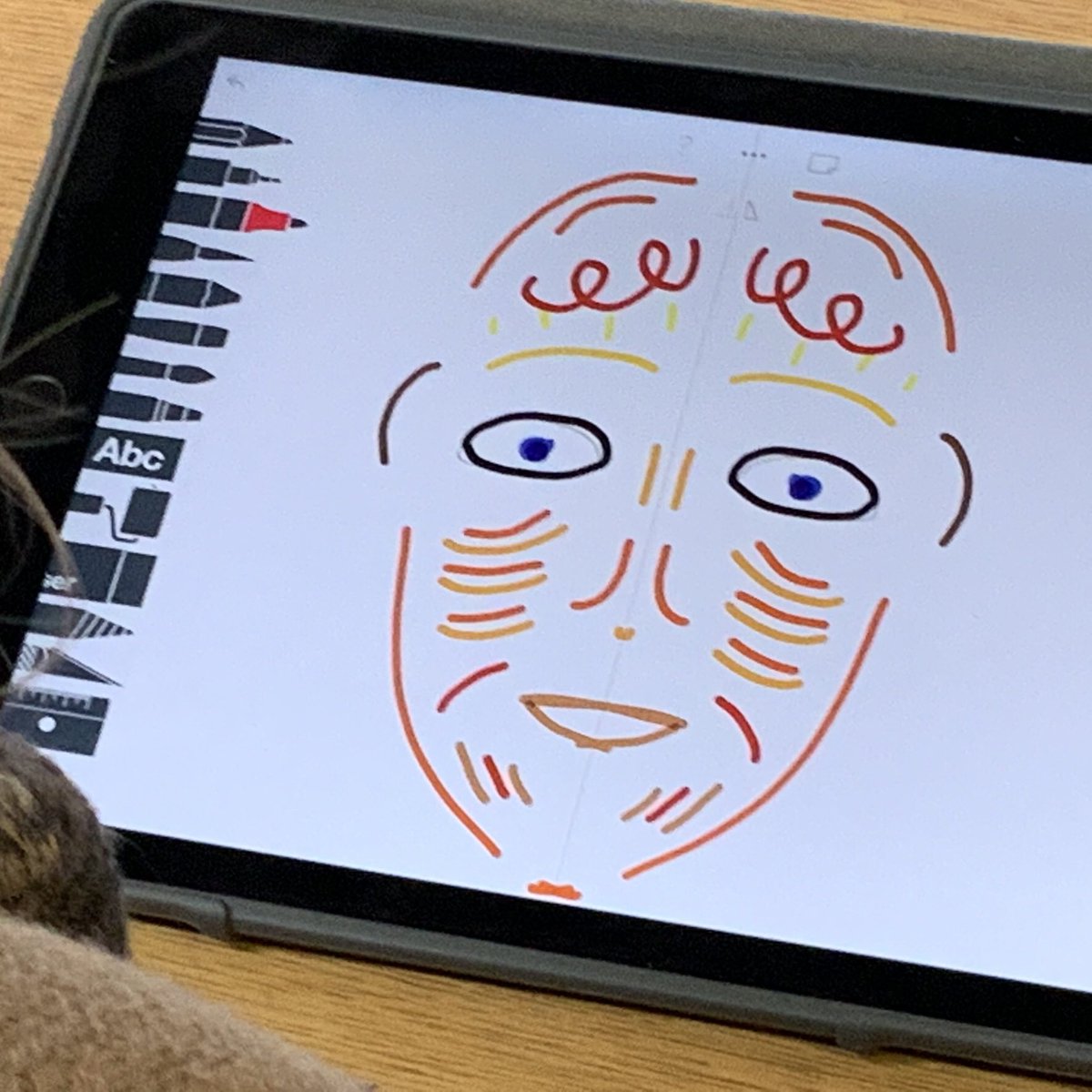 vickiebacondpc2's tweet image. Continuing to push the possibilities of exploring iPad in class @BickleyParkSch today focussing  on Maths, History, Music and even going on safari with Reception class. #showbie #EveryoneCanCeate