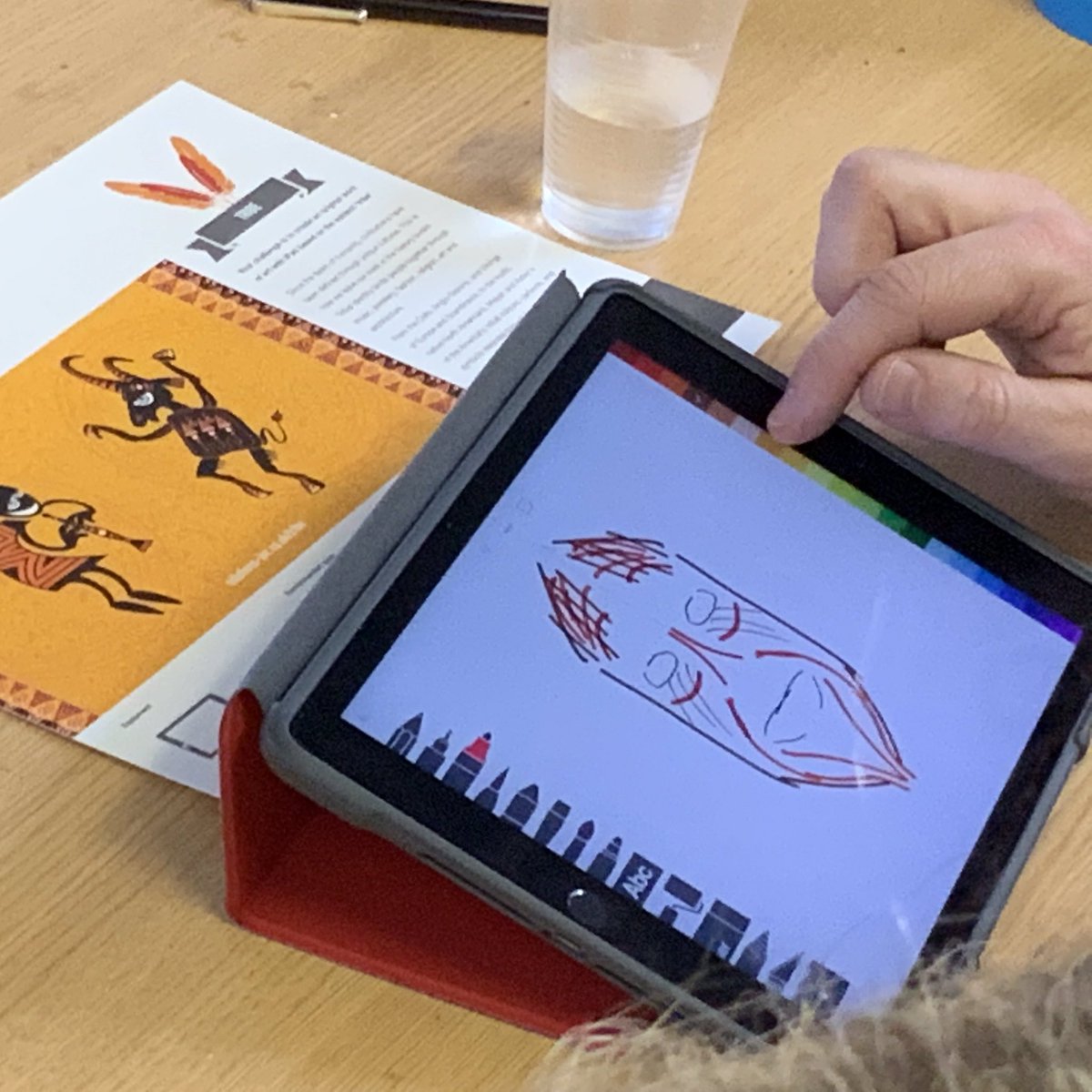 vickiebacondpc2's tweet image. Continuing to push the possibilities of exploring iPad in class @BickleyParkSch today focussing  on Maths, History, Music and even going on safari with Reception class. #showbie #EveryoneCanCeate