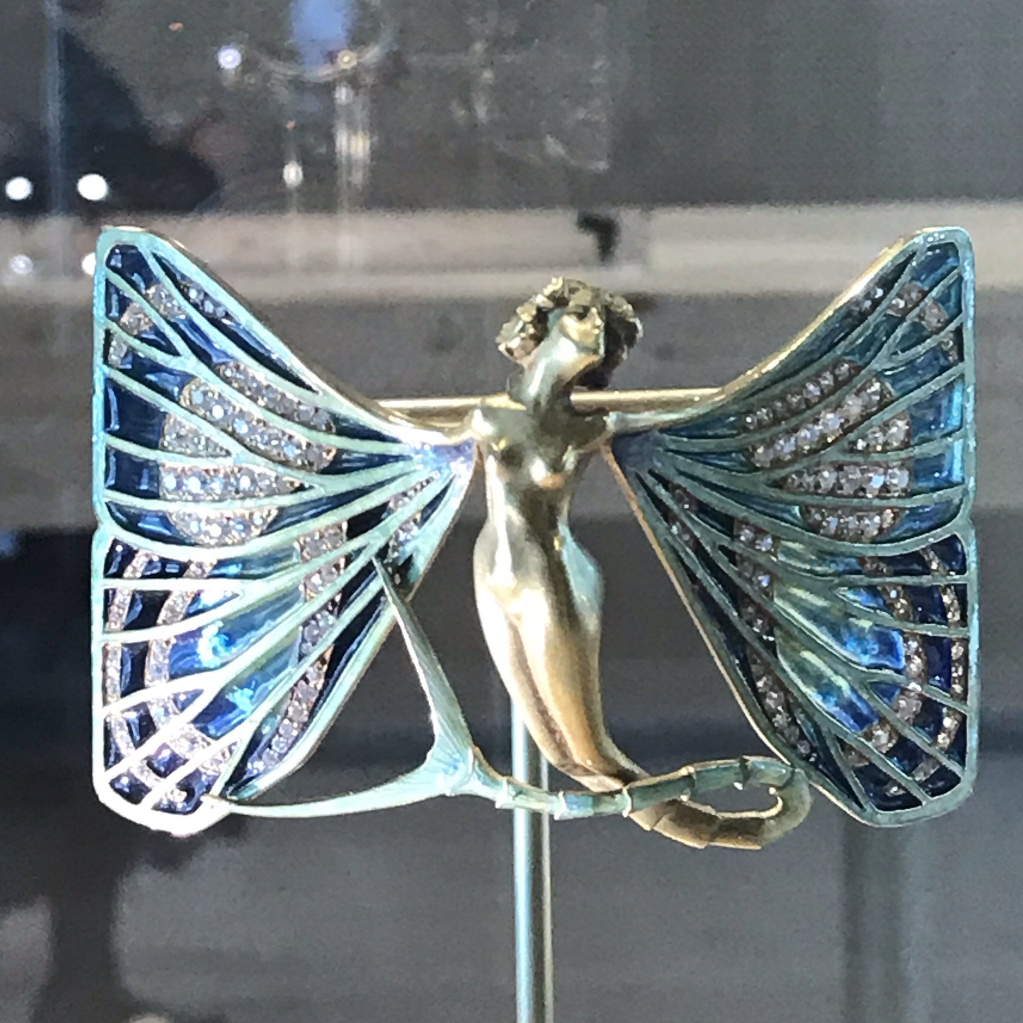 美品 ルネrene バタフライブローチ