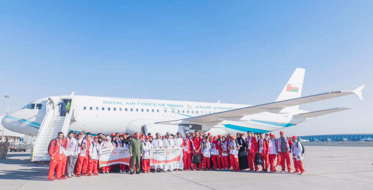 OmanEmbassyUAE's tweet photo. سعادة السفير الدكتور خالد الجرادي وأعضاء  السفارة يستقبلون وفد السلطنة المشارك في دورة الألعاب العالمية للاولمبياد الخاص ٢٠١٩ بأبوظبي ،والذي وصل الى مطار دبي الدولي على متن طائرة خاصة من سلاح الجو السلطاني، ويضم  الوفد ١٤٠ رياضيا ،يتنافسون في ١٤ رياضة.
#الأولمبياد_الخاص_العماني https://t.co/lXDGdkaqk6