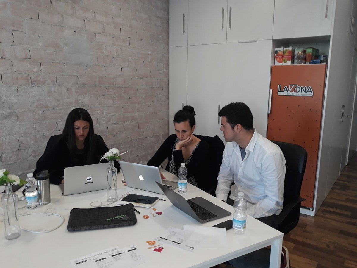 nievesborrero's tweet image. Disfrutando al máximo el #djangogirlsodb @DjangoGirlsODB en @laZonaCoworking go go go!!