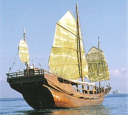アプロ على تويتر 平底のジャンク船は長らく東シナ海で活躍して 大航海時代のキャラックやガレオンとも競合していますので 竜骨は有無が決定的な差とはいささか考えにくいかと