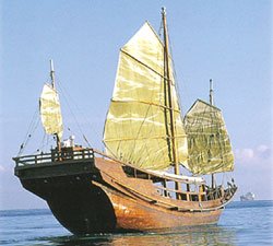 アプロ على تويتر 平底のジャンク船は長らく東シナ海で活躍して 大航海時代のキャラックやガレオンとも競合していますので 竜骨は有無が決定的な差とはいささか考えにくいかと アプロ على تويتر 平底のジャンク船は長らく東シナ海で活躍して 大航海時代のキャラックやガレオンとも競合していますので 竜骨は有無が決定的な差とはいささか考えにくいかと
