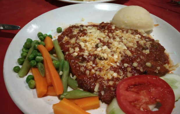 ExplorersFood's tweet image. Chicken Paprika
Location: The Only Place
With retro ambience and charm, it's an awwesome place to hang out and enjou lip-smacking food, all day long.
#Foodies #foodfantasy #Bengaluru #Bangalore #indianfoodbloggers #chicken #photography #meat #pie