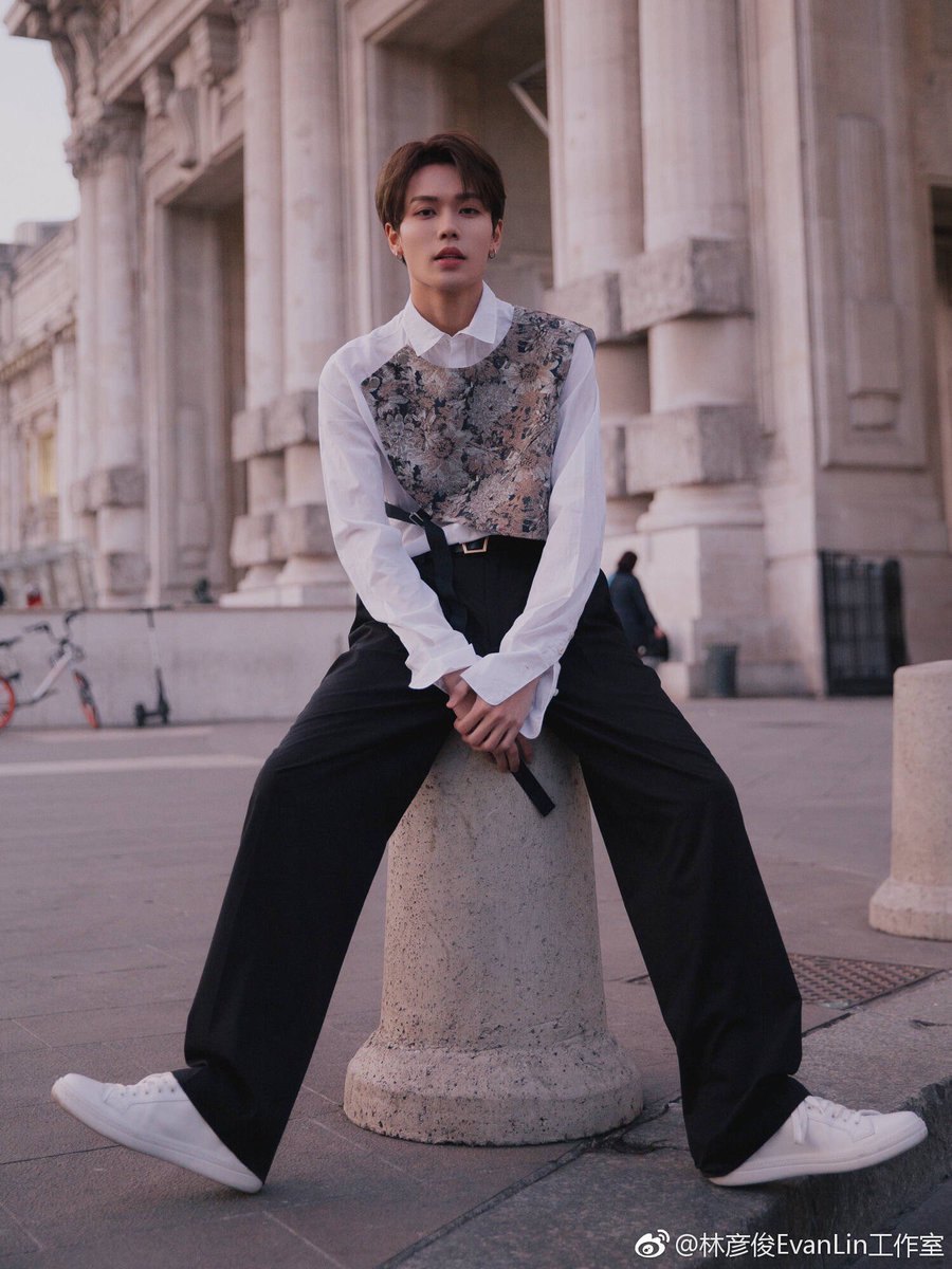 LinYanJunTH's tweet photo. 190309

♡ 林彦俊EvanLin工作室 updated ♡

《นายแบบวัยรุ่นในเมืองหลวงสุดคลาสสิค  ลิ้มรส���ัฒนธรรมอันยืนยาว 》

-2-
#LinYanJun #林彦俊 #หลินเยี่ยนจวิ้น 
#transbyLYJTH https://t.co/nZkTY29D3p