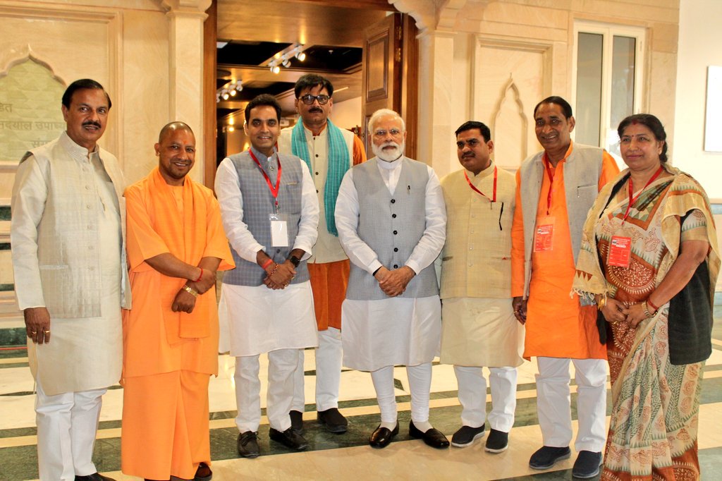 VikasChGBN's tweet photo. "मोदी है तो मुमकिन है" यह नया भारत है,न झुकेगा न रुकेगा,जो बुरी नज़र रखेगा,उसे ,उसी की भाषा मे जबाब देगा।

A group picture with Hon'ble Prime Minister Shri @narendramodi Ji! #ModiHainTohMumkinHain #PMInNoida 
#MLAJewar @DhirendraGBN https://t.co/hgxhErkJ9R