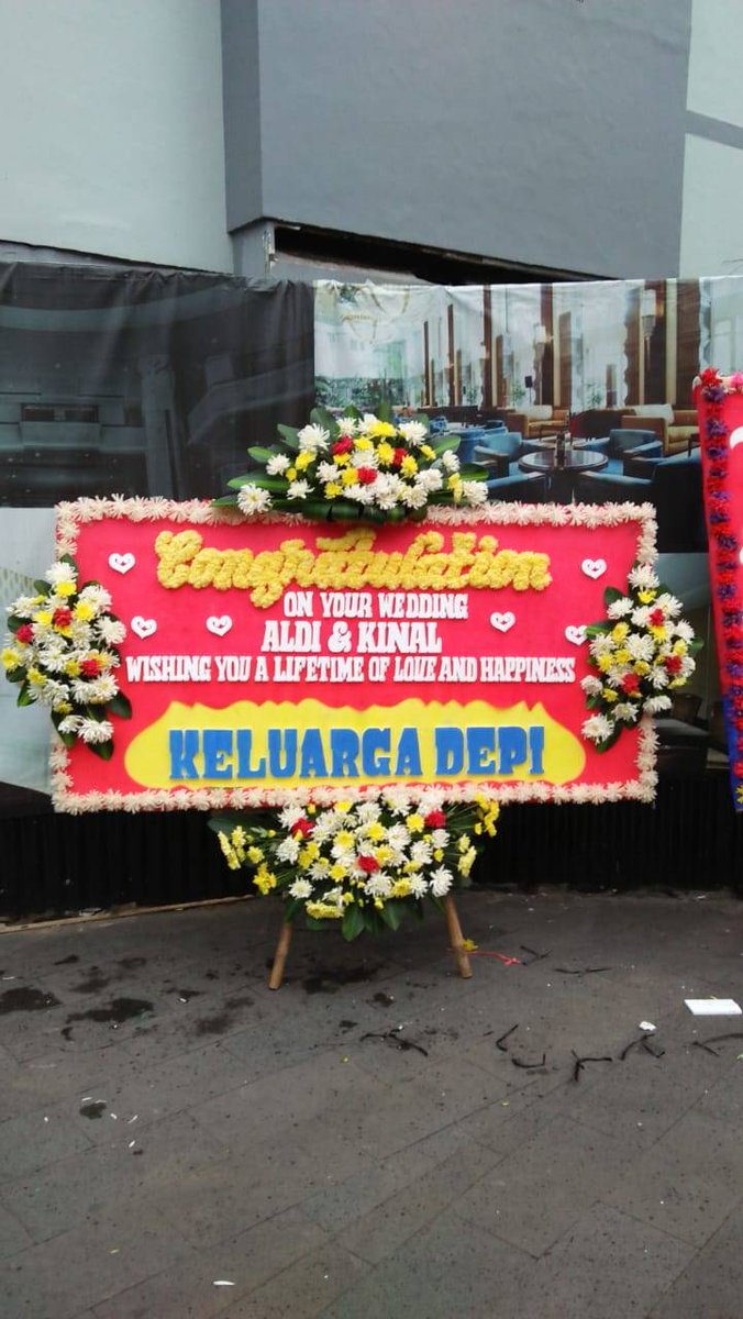 KinalGIFs's tweet photo. wah, karangan bunga dari siapakah ini? #aldikinalove https://t.co/RapHQCu6ct