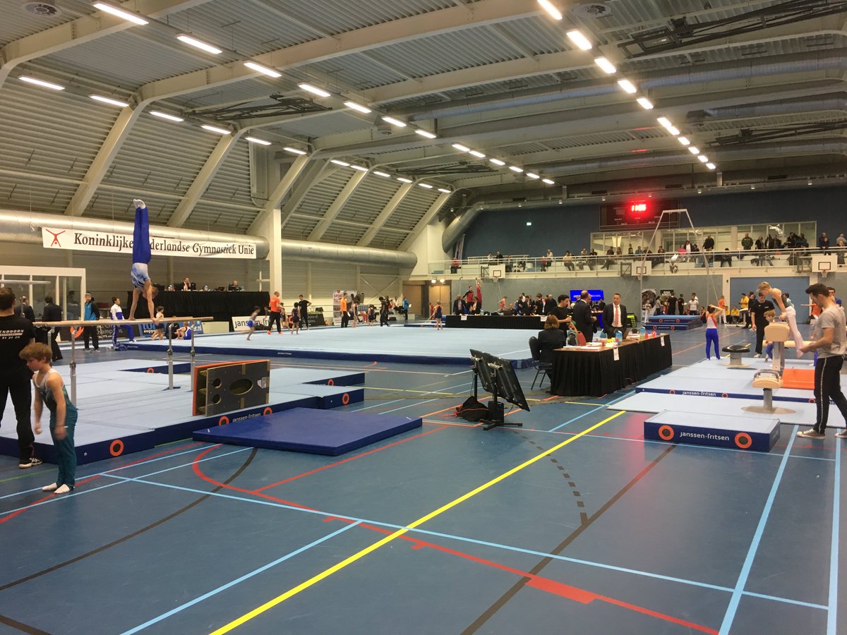 Vandaag en morgen NK voorrondes voor Heren Div 1-2-3 en Talenten in ons eigen #TopsportcentrumOokmeer. Wedstrijd 1 zit er bijna op en het is gezellig druk! <a href="/gymnastiekunie/">KNGU</a> #gymnastics #turnen #turnenheren <a href="/TopsportAdam/">Topsport Amsterdam</a>