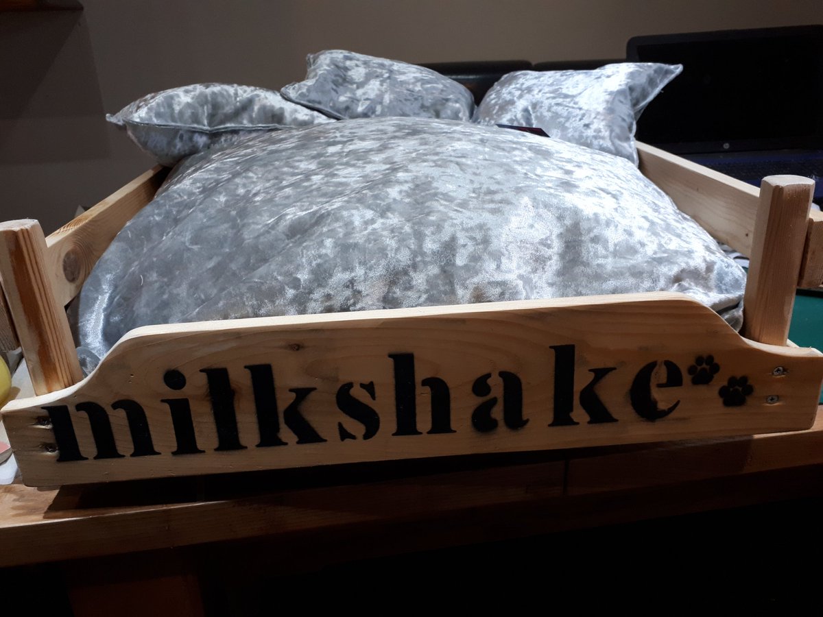 Babybea02844118's tweet photo. Gorgeous crate bed despatched this week
#SaturdayMorning #UKGifthour https://t.co/V9OWSXrsvR