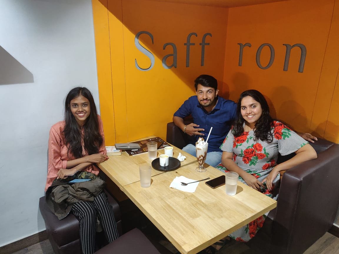 Tbarcafeindia's tweet photo. Smiles and chats over chai π what is making you smile today? .
.
.
#pune #saturdayvibes #hadapsar #tbarcafe #food #foodlovers #cafe #chai #saffrontea #puneinstagrammers #puneblogger #bloggers #punecafe #instadaily #nomnom #indianfoodblogger
#eeeeeats #zingyzest #eatloveshare https://t.co/Wm3XCljt5U