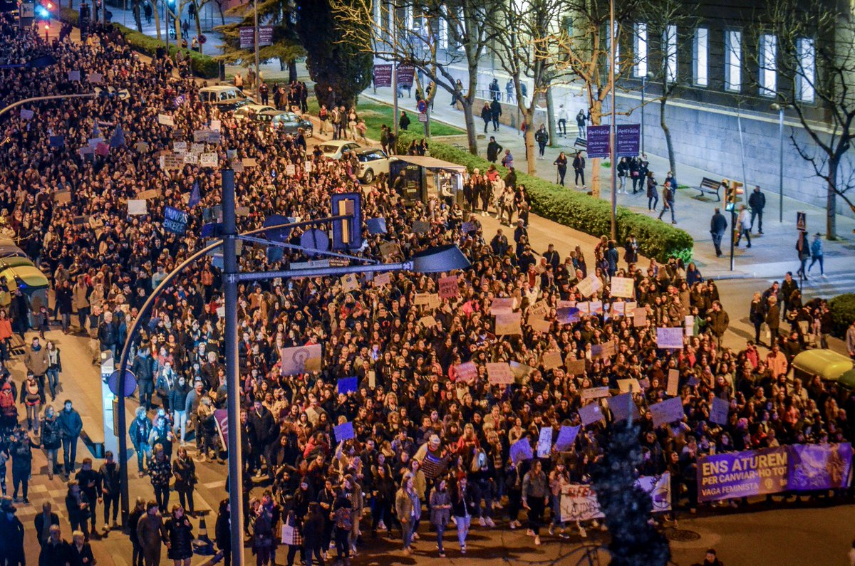 sepcUdL's tweet photo. #VagaGeneralFeminista | Gràcies, feminisme. Gràcies per fer d'aquest #8M una jornada històrica, també a Lleida.
A qualsevol atac vers els nostres drets el respondrem de forma massiva als carrers, a casa nostra i al nostre camp de batalla 💪🏾
#EstudiantsVG8M #DecidimFeminisme https://t.co/122q4ehZ27
